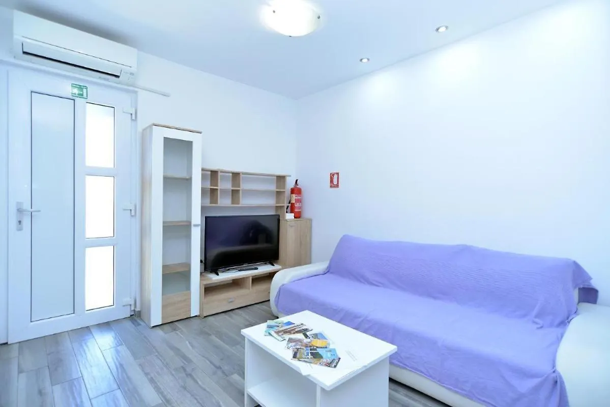Lovely Flat Just Steps From The Beach Fazana 0*,