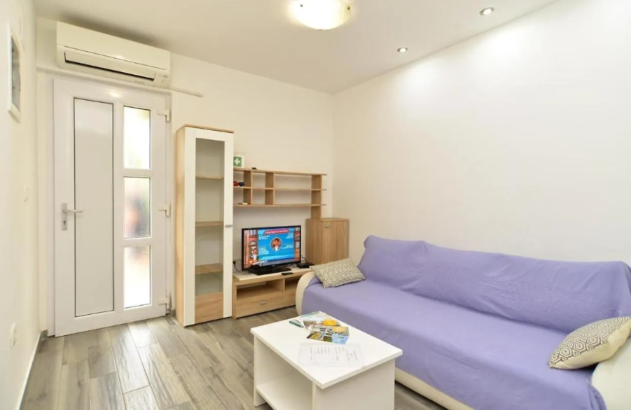 Apartment Lovely Flat Just Steps From The Beach Fazana