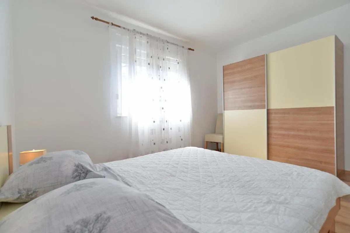 Lovely Flat Just Steps From The Beach Fazana Apartment