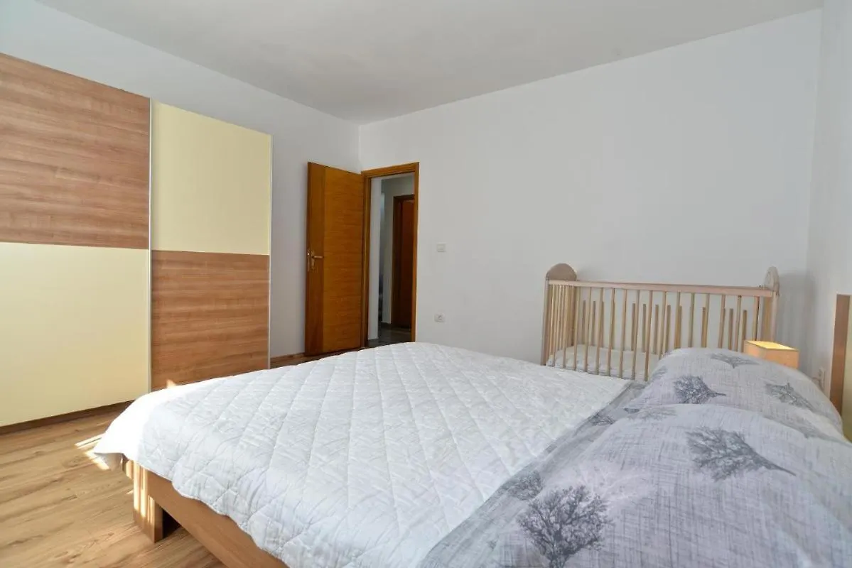 Lovely Flat Just Steps From The Beach Fazana