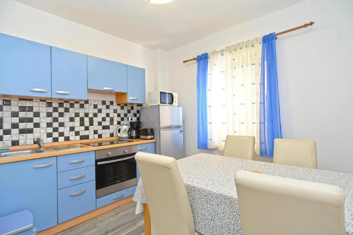 Lovely Flat Just Steps From The Beach Fazana