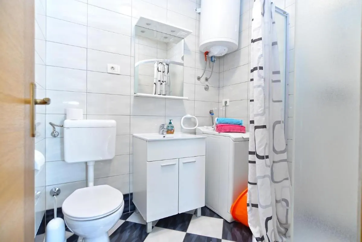 Lovely Flat Just Steps From The Beach Fazana Croatia