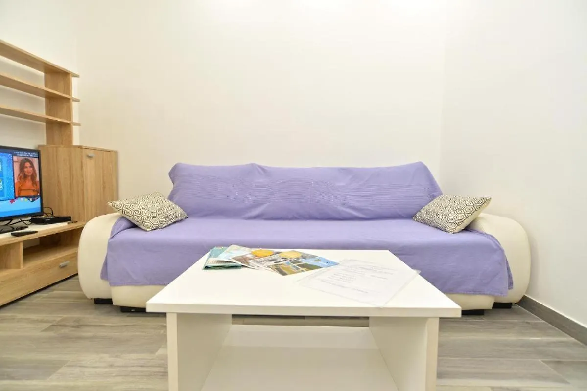 Lovely Flat Just Steps From The Beach Fazana Croatia