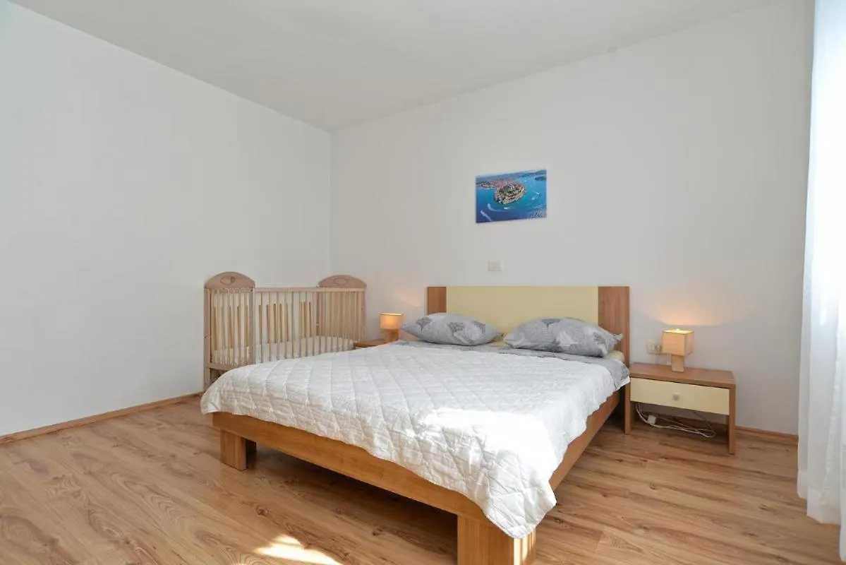 Lovely Flat Just Steps From The Beach Fazana