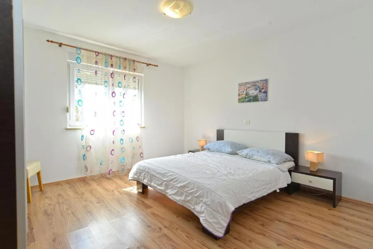 Lovely Flat Just Steps From The Beach Fazana Apartment