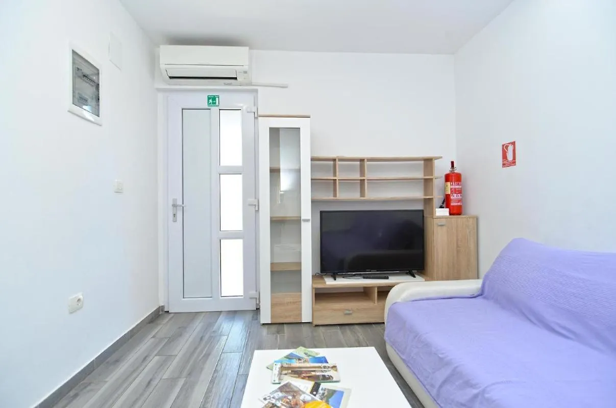 Apartment Lovely Flat Just Steps From The Beach Fazana