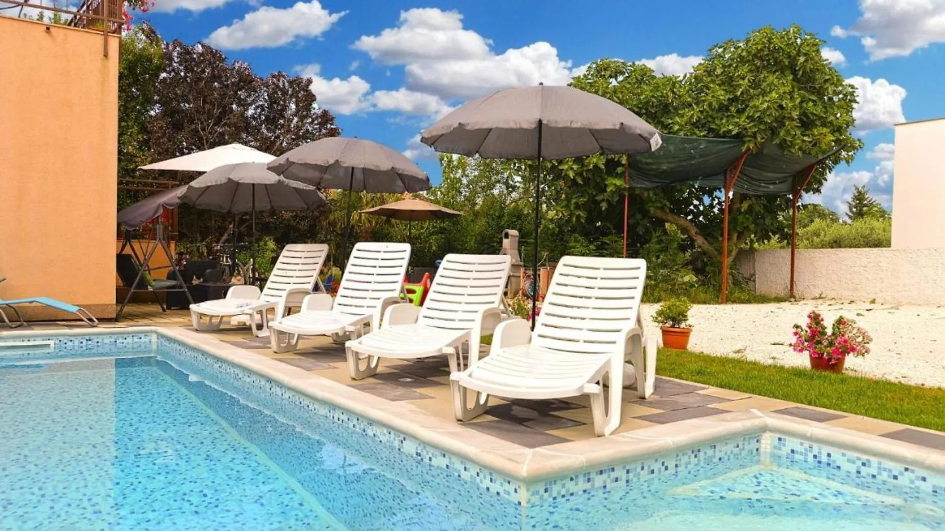 Apartment Lovely Flat Just Steps From The Beach Fazana Croatia