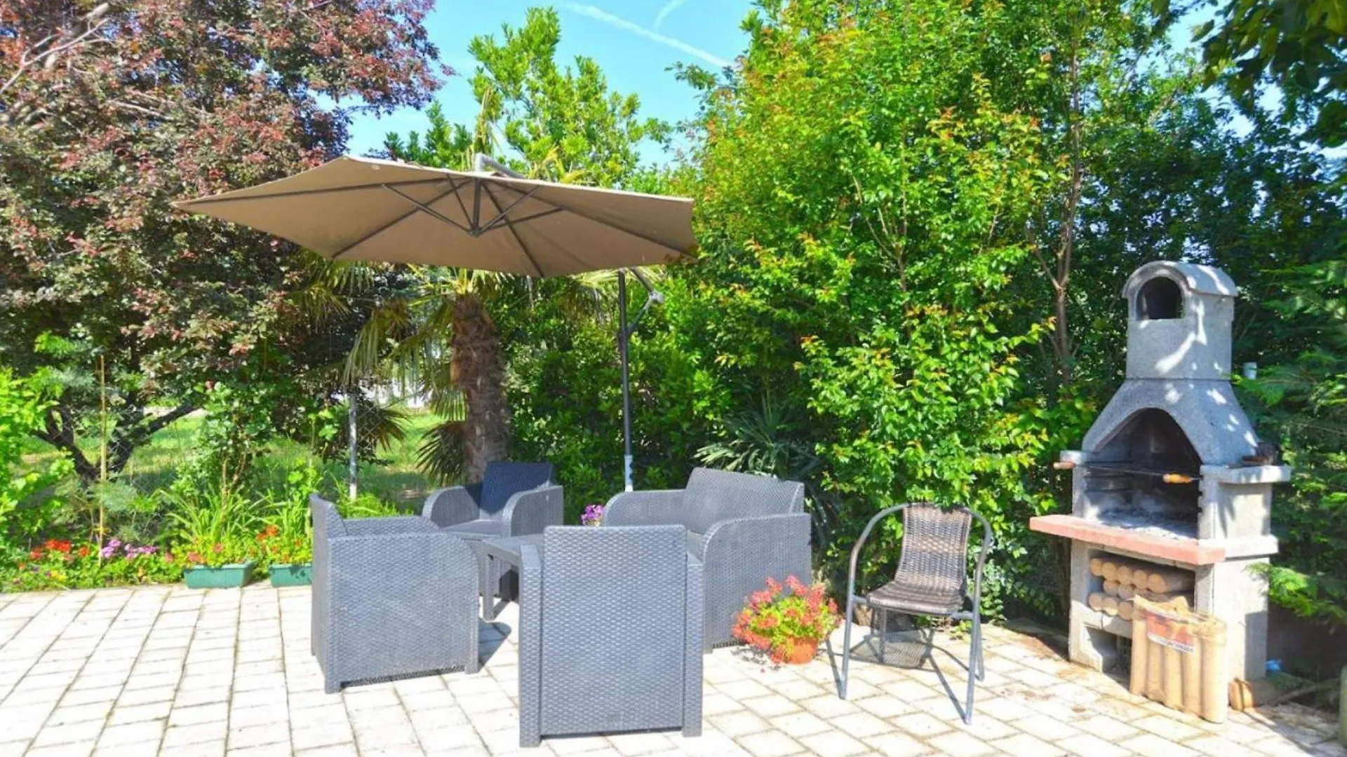 Lovely Flat Just Steps From The Beach Fazana